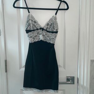 Honet - Spaghetti Strap V-Neck Lace Panel Mini Bodycon Dress [Black & White - S]